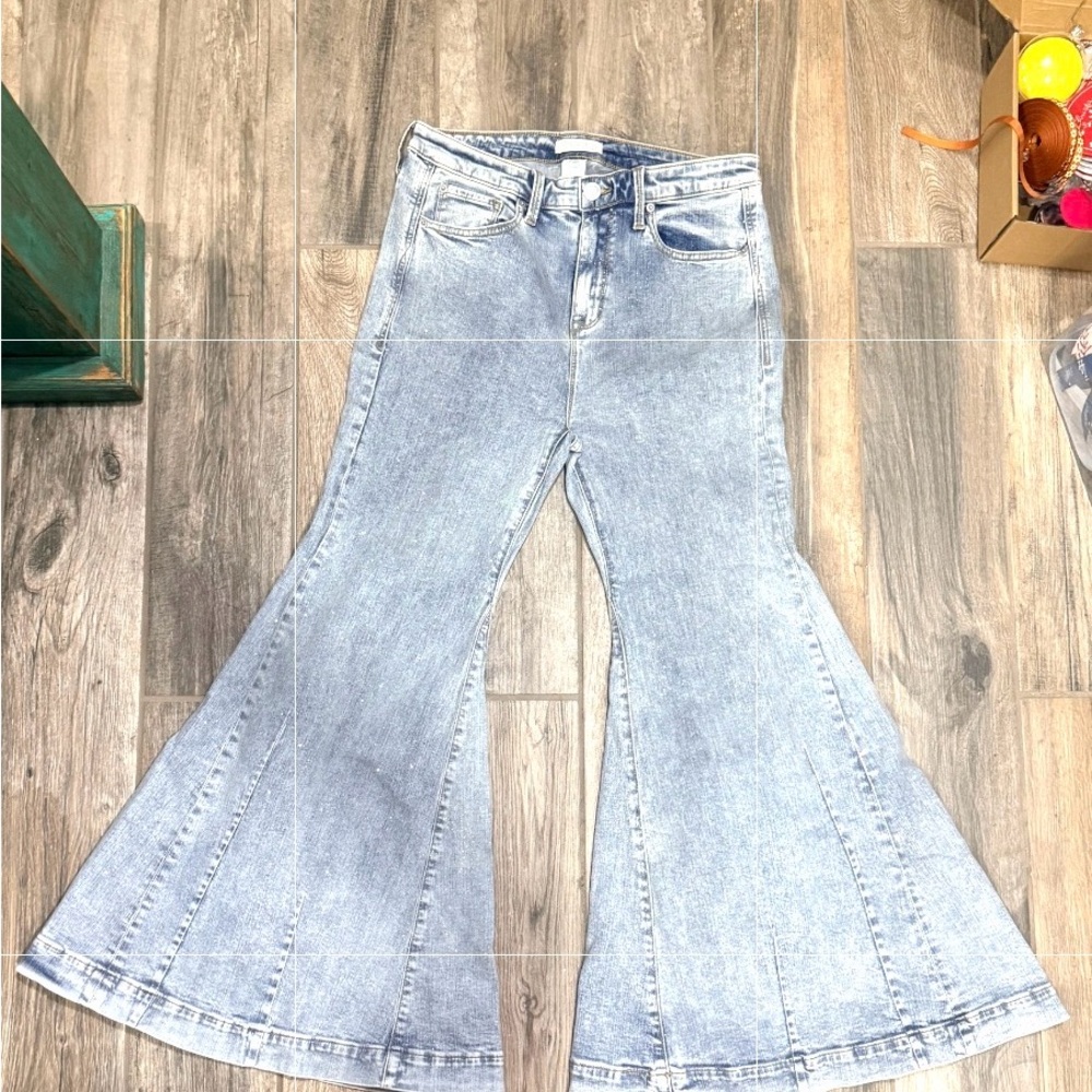 Women's  Super Flared Jeans with Glitter
Size 10 - Short Inseam 27 inches - Picture 11 of 16